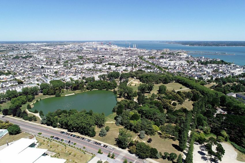 Le parc paysager a été aménagé sur une cinquantaine d’hectares du Grand-Marais d’avant-guerre qui gênait la croissance de la ville. (©Ville de Saint-Nazaire - Martin Launay)